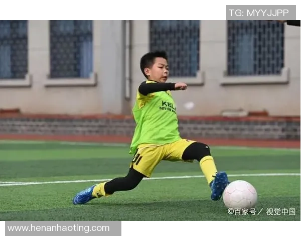 深圳宝踢足球明星引领青少年足球热潮助力城市体育发展新篇章